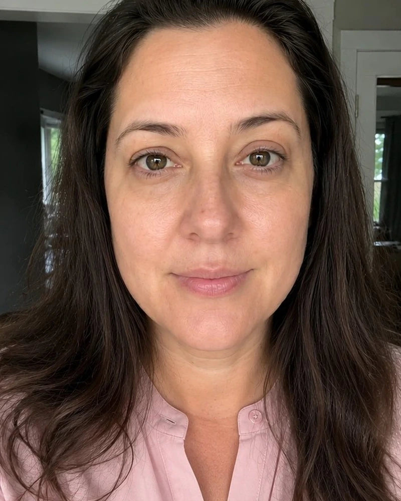 Visage après 7 jours de drainage lymphatique GlowSculpt — teint lumineux, visage dégonflé